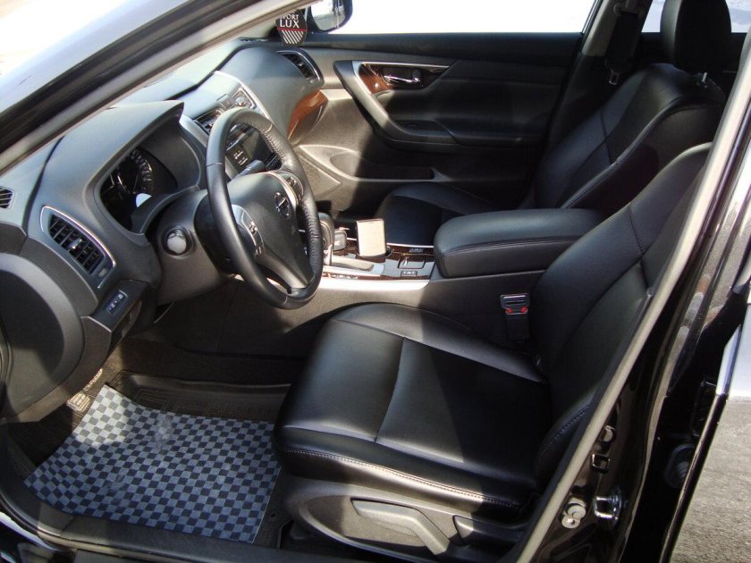 Ниссан Теана черный салон