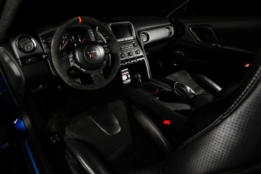 Nissan GTR Nismo салон