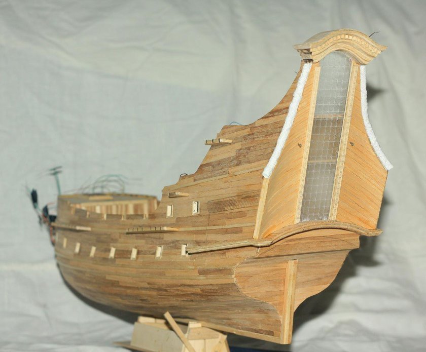 Самодельный корабль из дерева