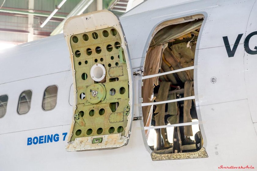 Название двери у самолета