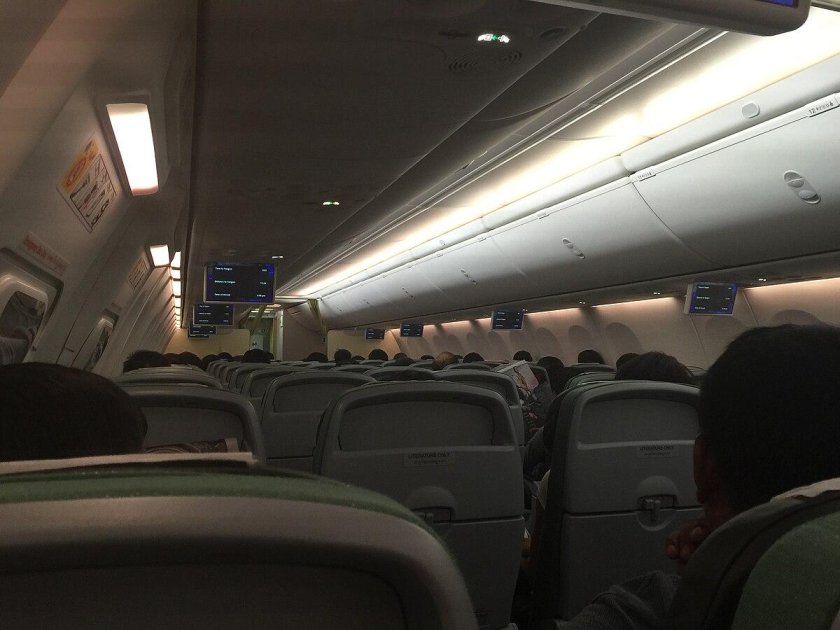 Boeing 737-600 салон