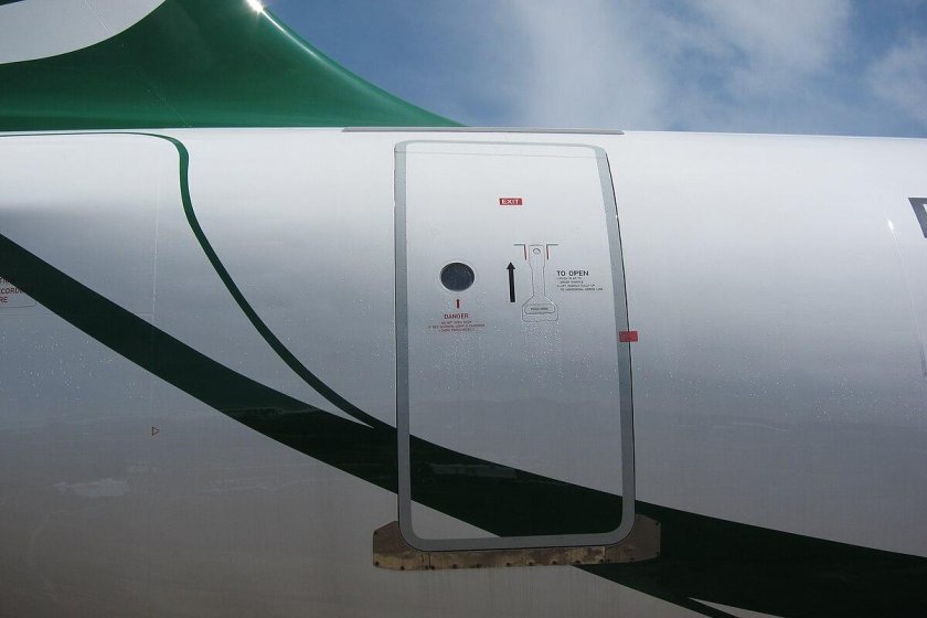 Airbus a320 дверь