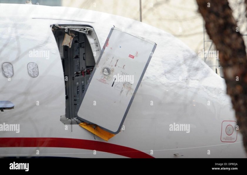 Аварийный люк а320