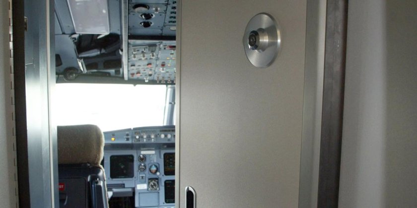 Дверь в кабину пилотов Airbus 320
