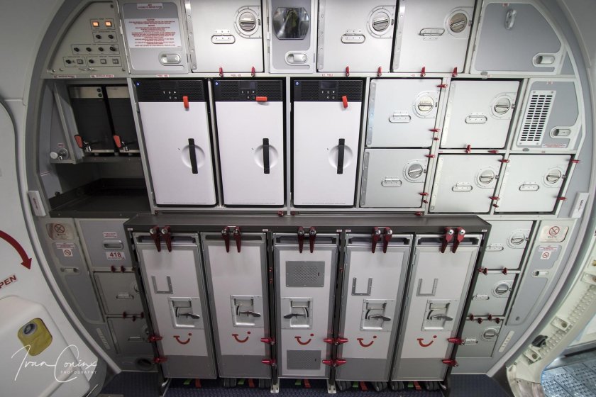 Boeing 737 800 кухня