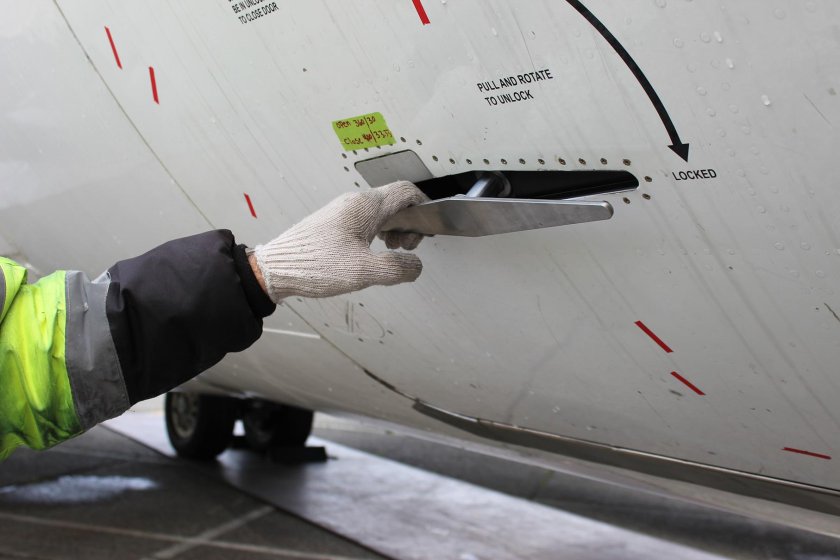 Boeing 737 багажное отделение