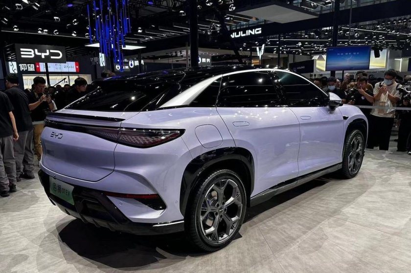 BYD кроссовер 2023