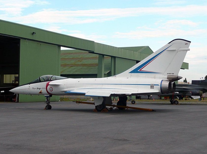 Мираж-4000 самолет