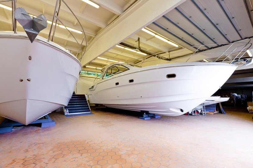 Яхта эллинг е4