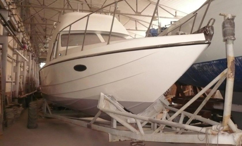 Стеклопластиковый катер