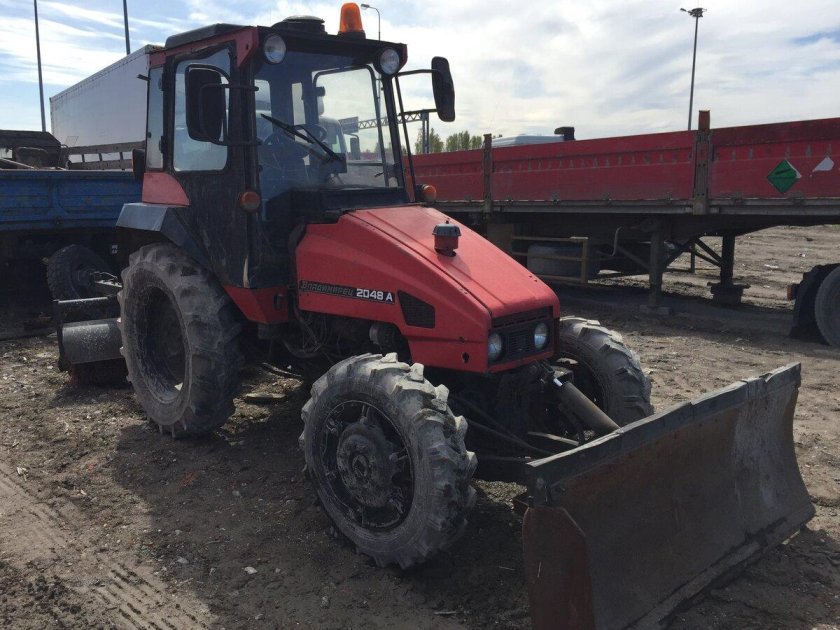 Трактор ВТЗ 2048