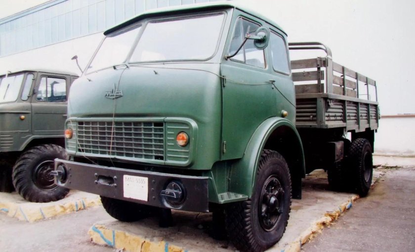 МАЗ-5335 грузовой автомобиль