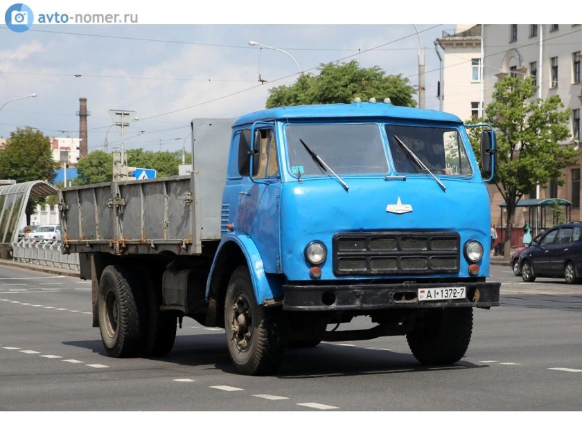 МАЗ 5335 самосвал