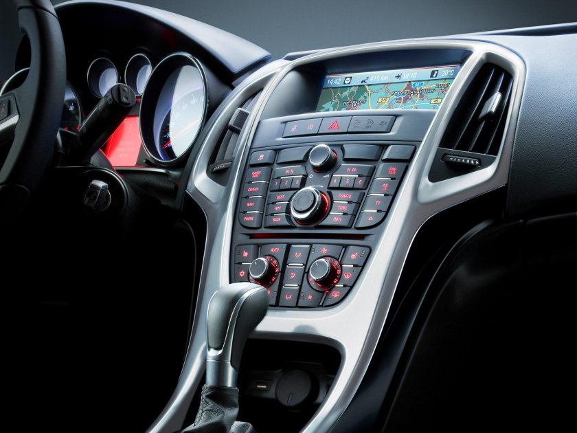 Opel Astra j торпеда