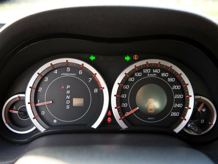 Приборная панель Honda Accord 8