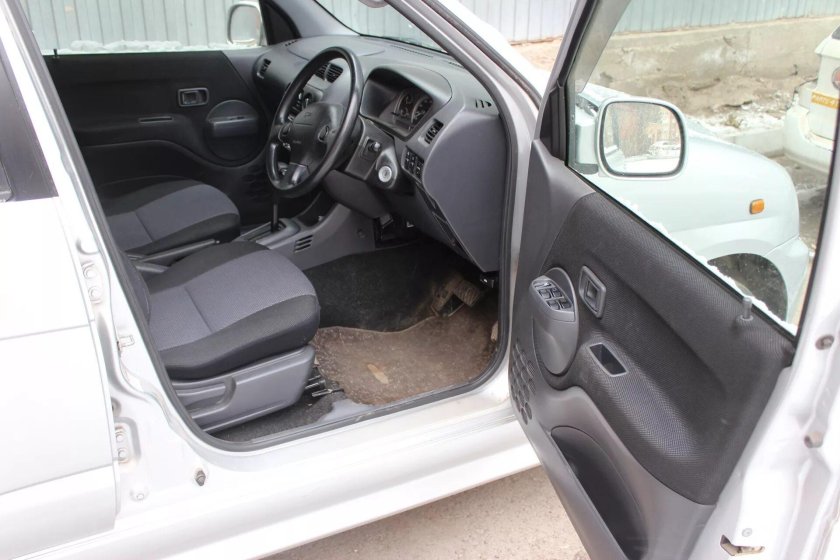 Дайхатсу Териос КИД салон