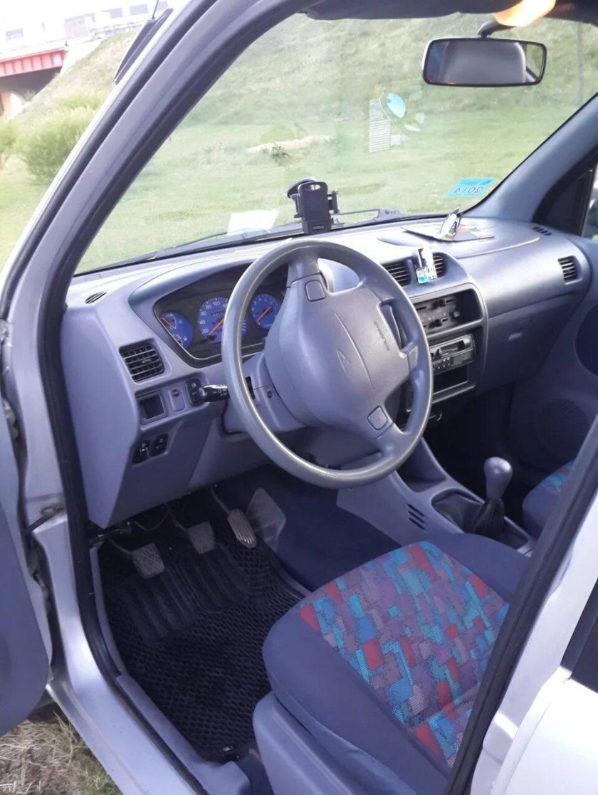 Daihatsu Mira 2003 салон