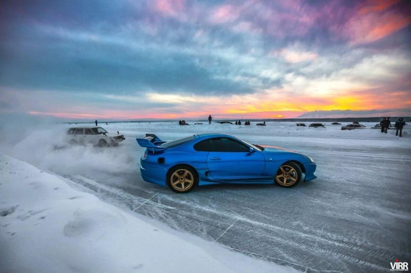 Машина во льду