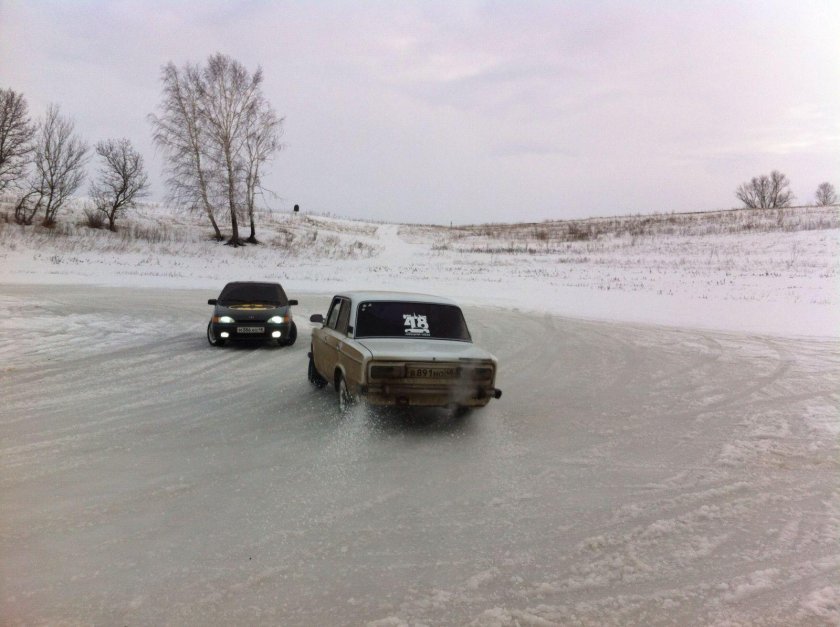 Машина по льду