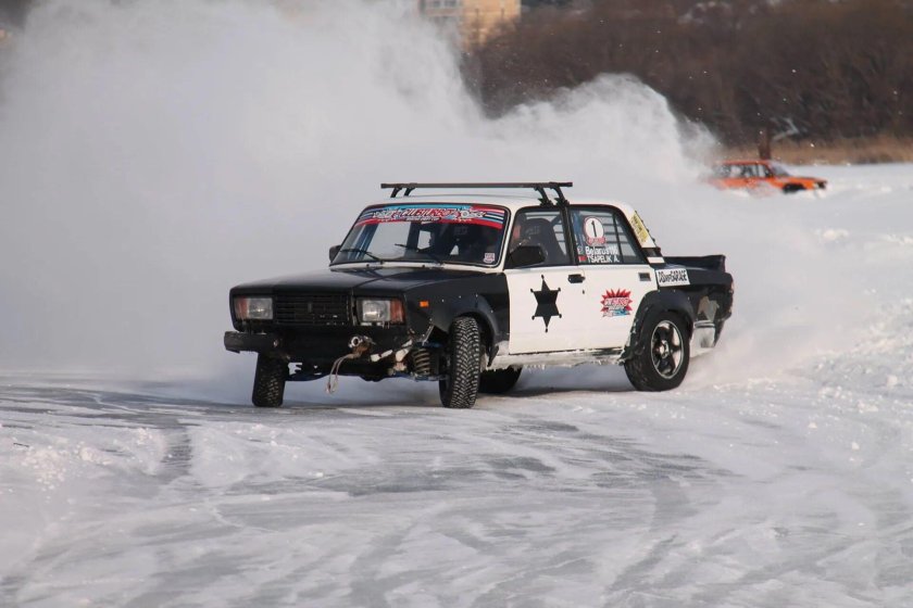 ВАЗ 2107 дрифт Боевая классика зима