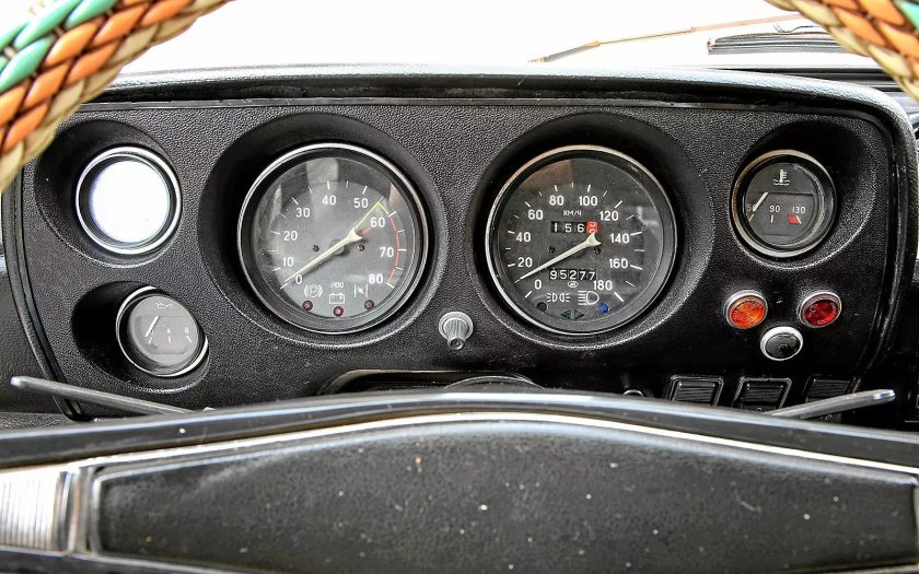 Приборная панель Нива 2121