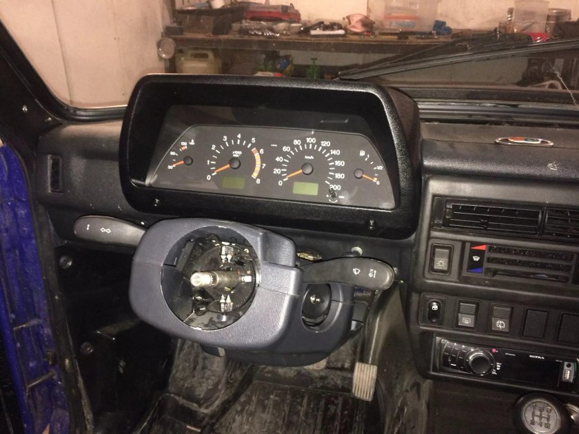 ВАЗ 21214 приборная