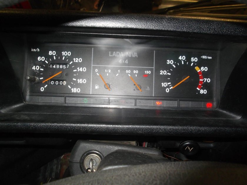 Щиток приборов Нива 21214 2007 года