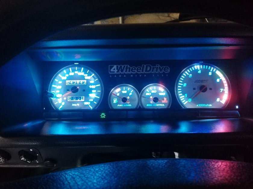Накладка на панель приборов Нива 2121