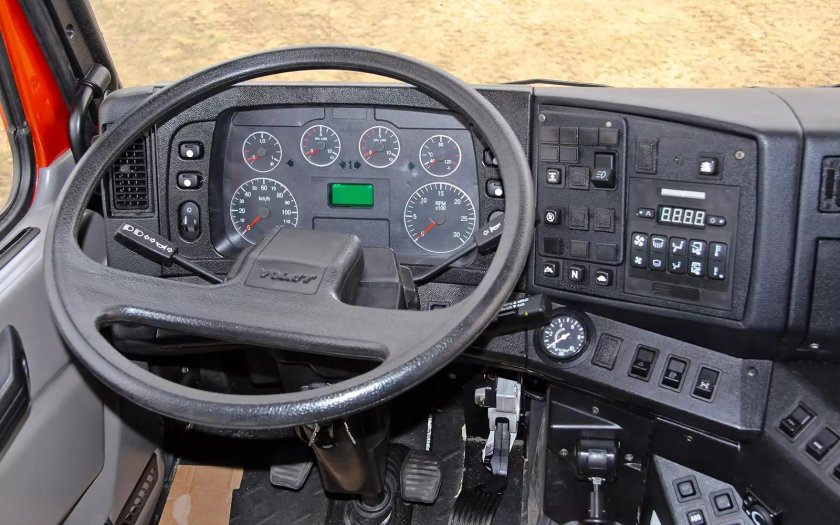 Приборная панель МАЗ 5440