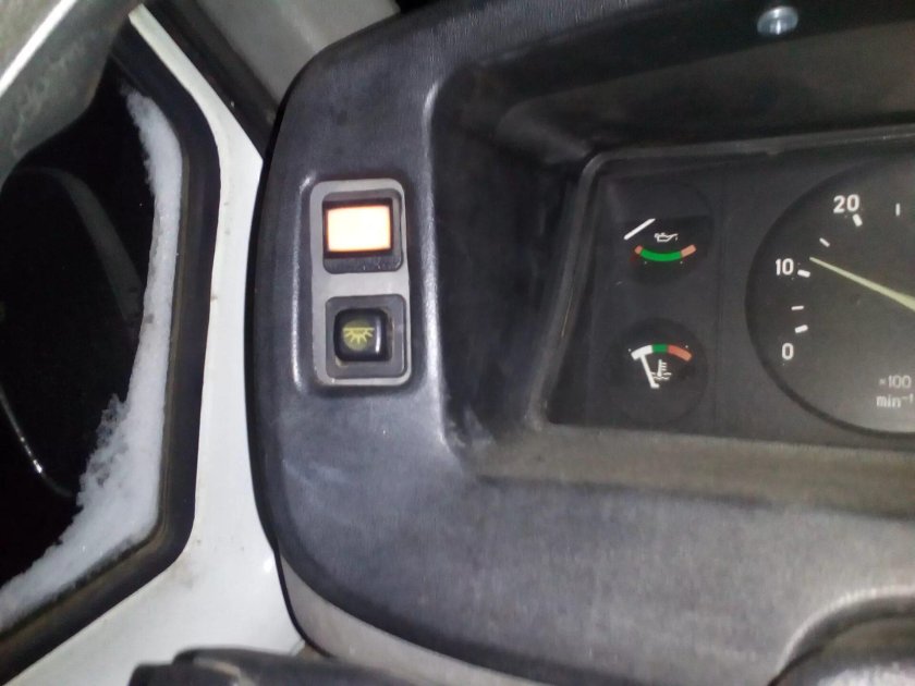 ГАЗ Соболь 2001 желтая лампочка на панели