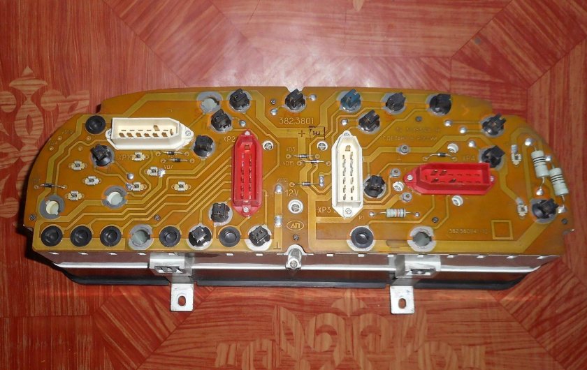 Приборная панель ГАЗ 3110 тахометр