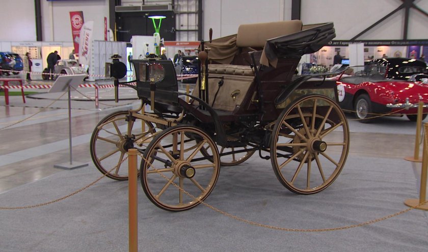 Машина которая напоминает карету