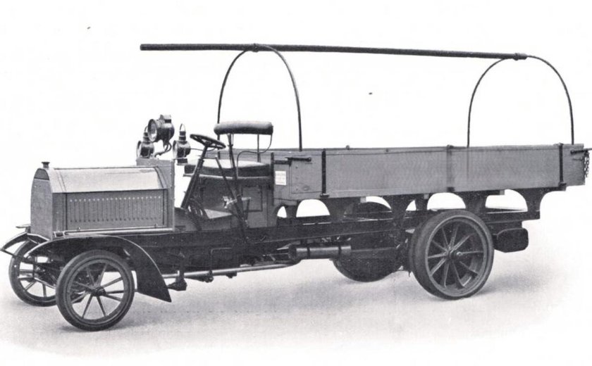 Первый грузовой автомобиль в мире Готлиб Даймлер