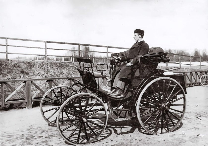 Первый автомобиль 1896 Яковлева и фрезе