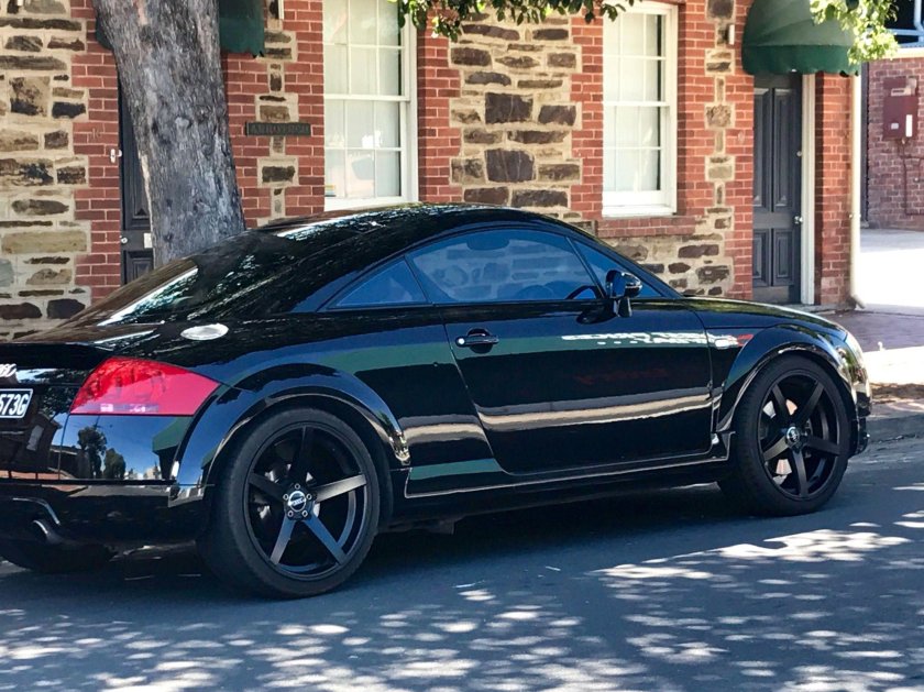 Ауди ТТ черная 2005