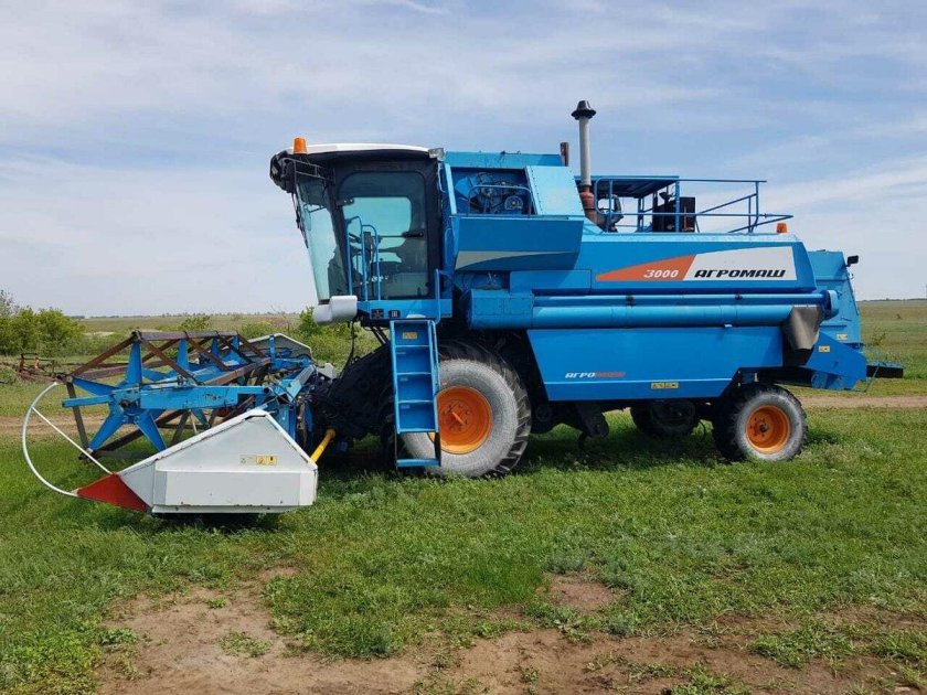 Комбайн агромаш 3000