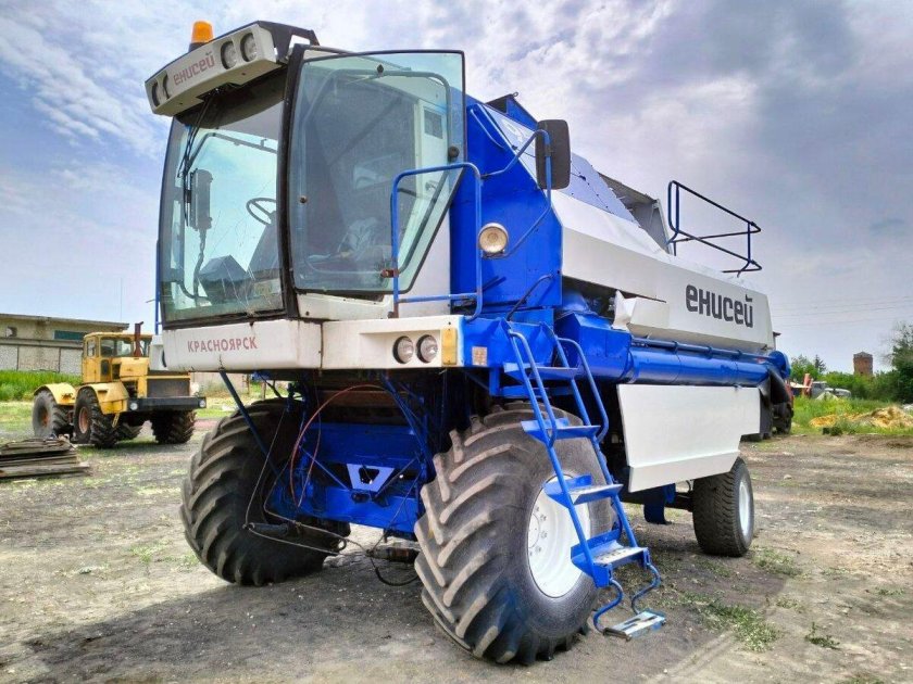 Зерноуборочный комбайн енисей 950