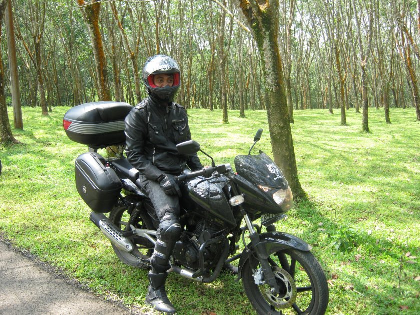 Bajaj Pulsar 180 с кофрами