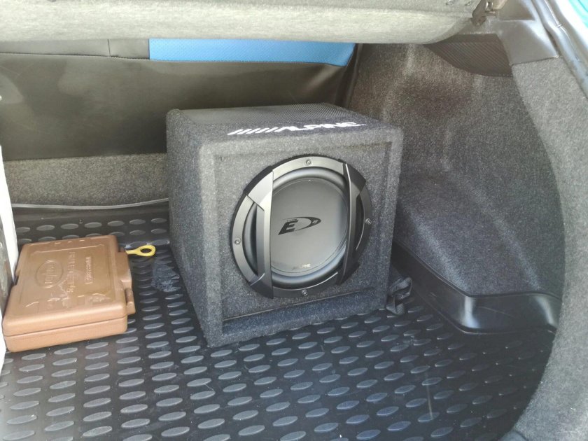 Сабвуфер Alpine SWE-815