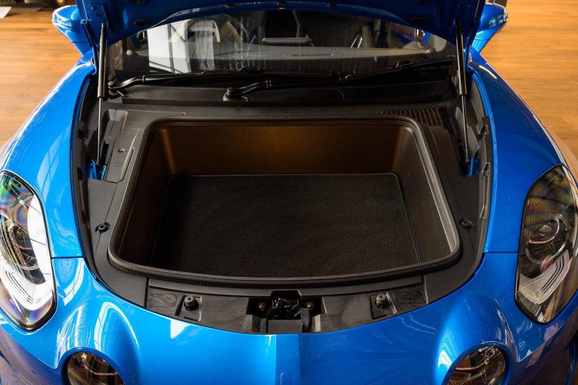 Тойота Алпайн 2018