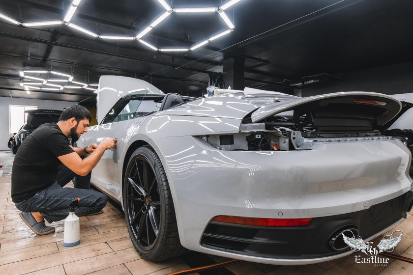 Оклейка кузова полиуретановой пленкой Порше Макан