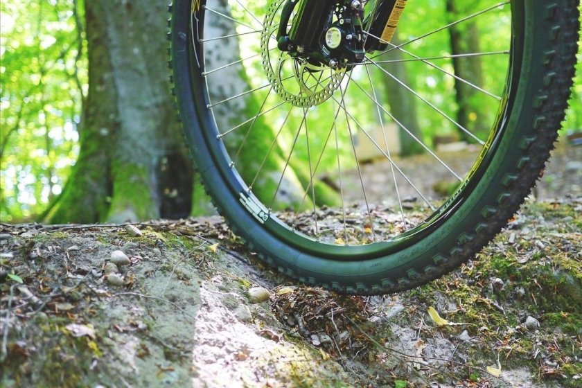 Зеленая велосипедная покрышка