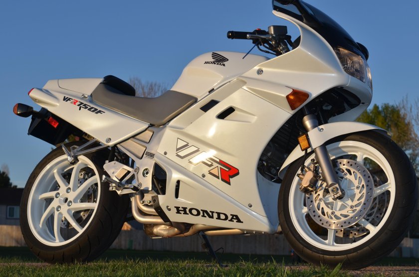 Honda vfr900r