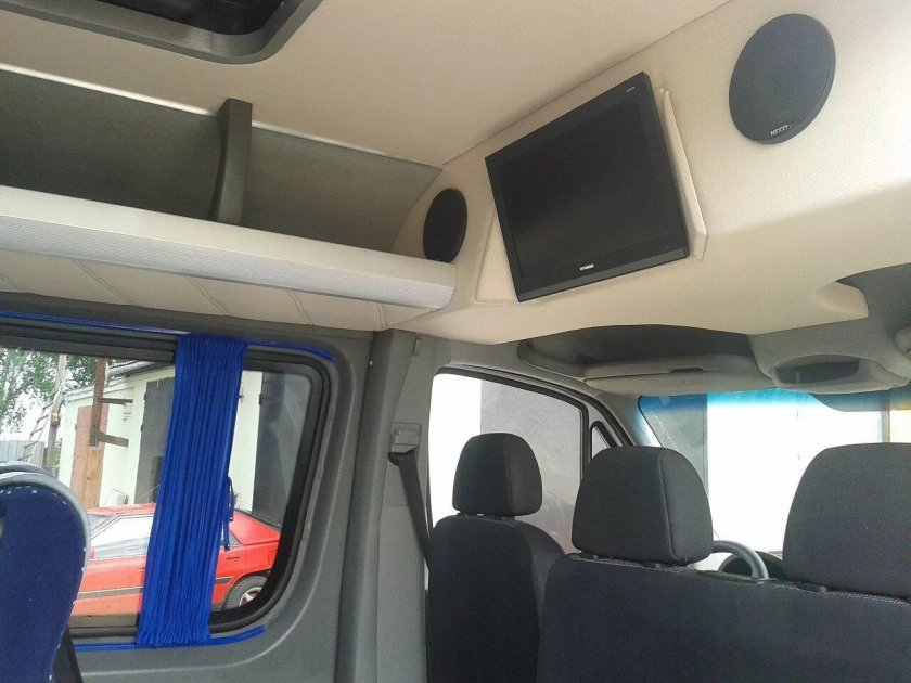 Полка на торпеду Мерседес Спринтер 906