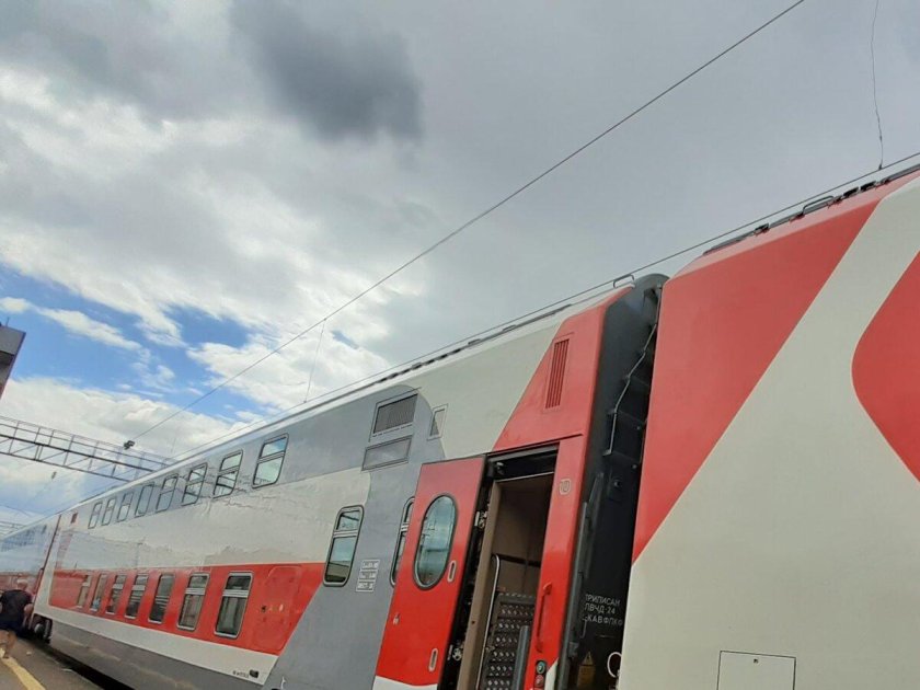 Поезд 004м Кавказ двухэтажный