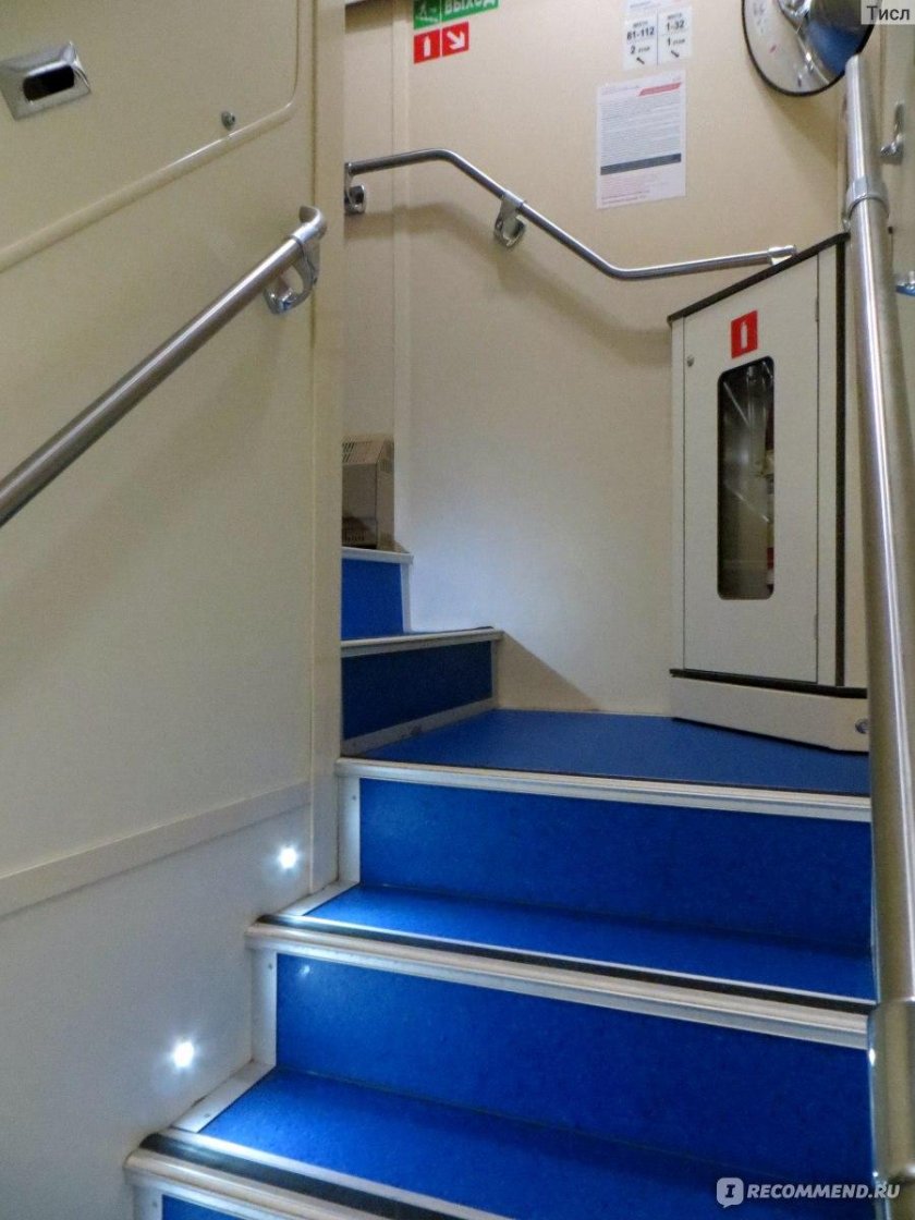 Двухэтажный поезд 050м внутри