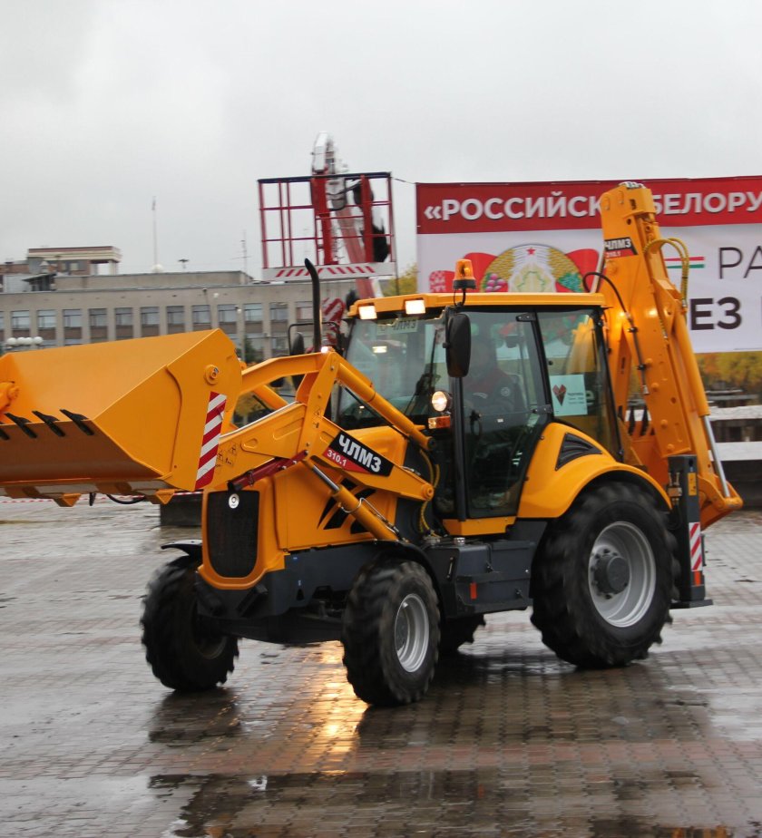 Экскаватор-погрузчик дэм-310