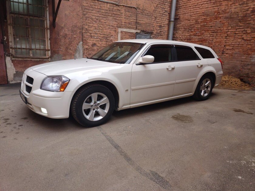 Додж магнум универсал