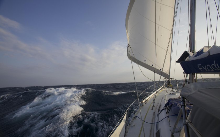 Яхта Centurion парусная