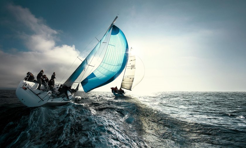 Парусная яхта спорт